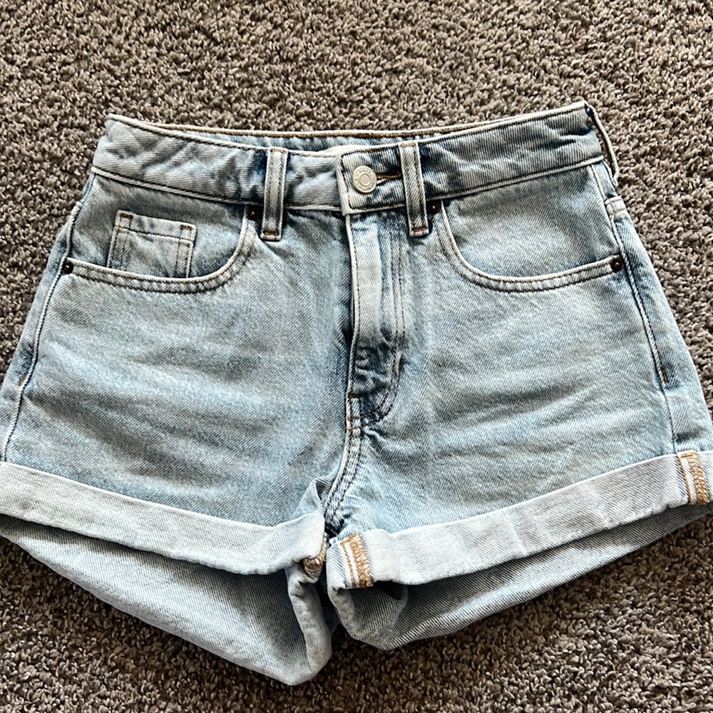 PacSun Denim Mom Shorts. Size US23